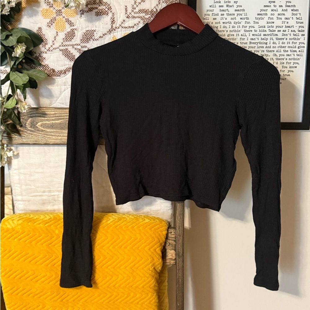H&M Divided Black Long Sleeve Ribbed Top
